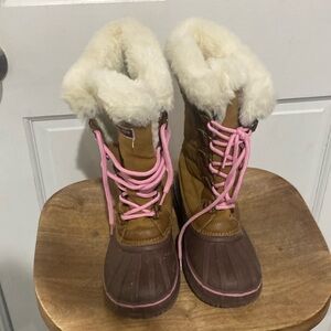 Snow boots